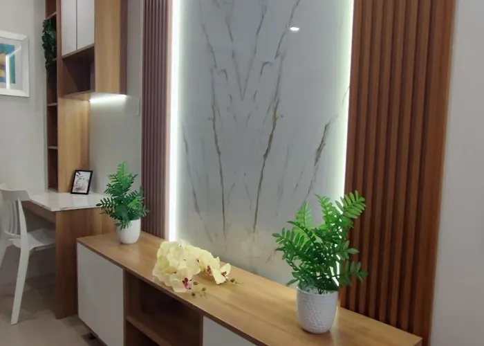 Plumera Mactan Near Airport Hotel apartamentowy Bankal